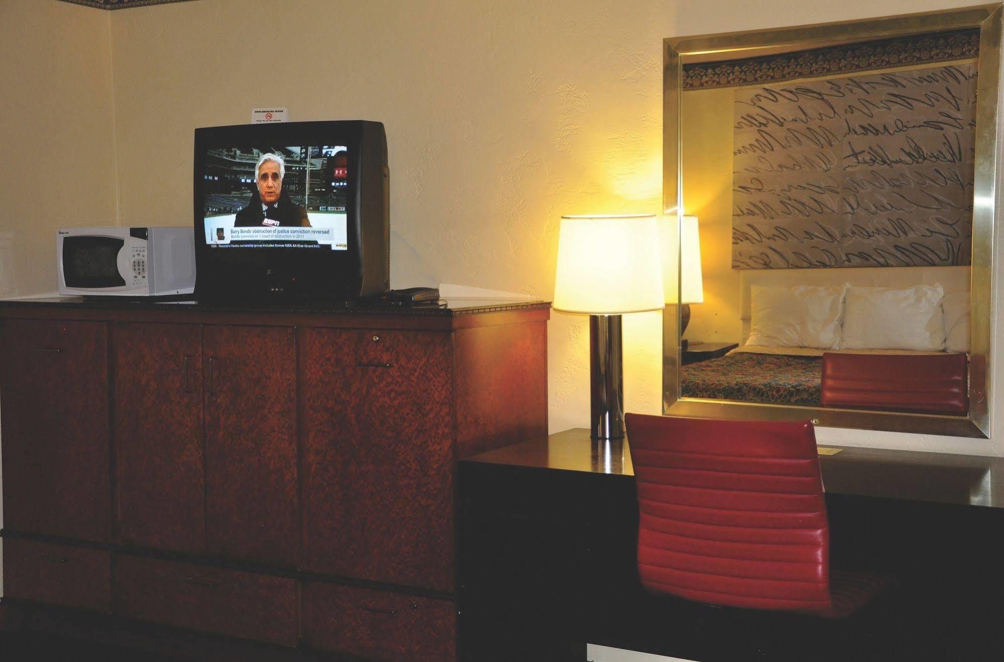 Travelers Inn Manteca Esterno foto